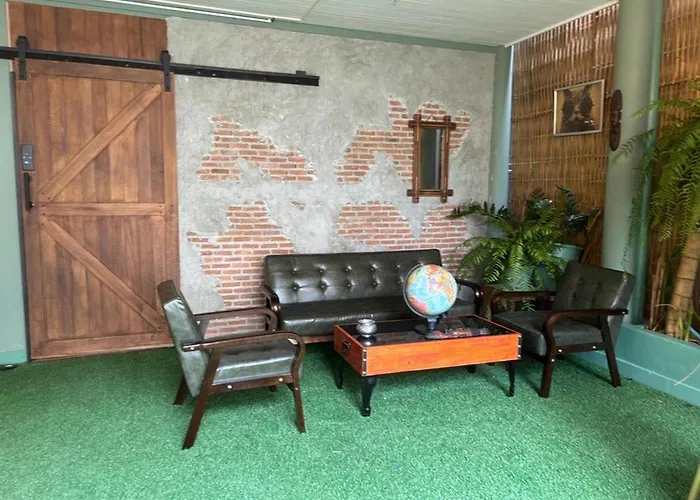 Alloggio in famiglia The Oasis On 8 Cozy Homestay&café